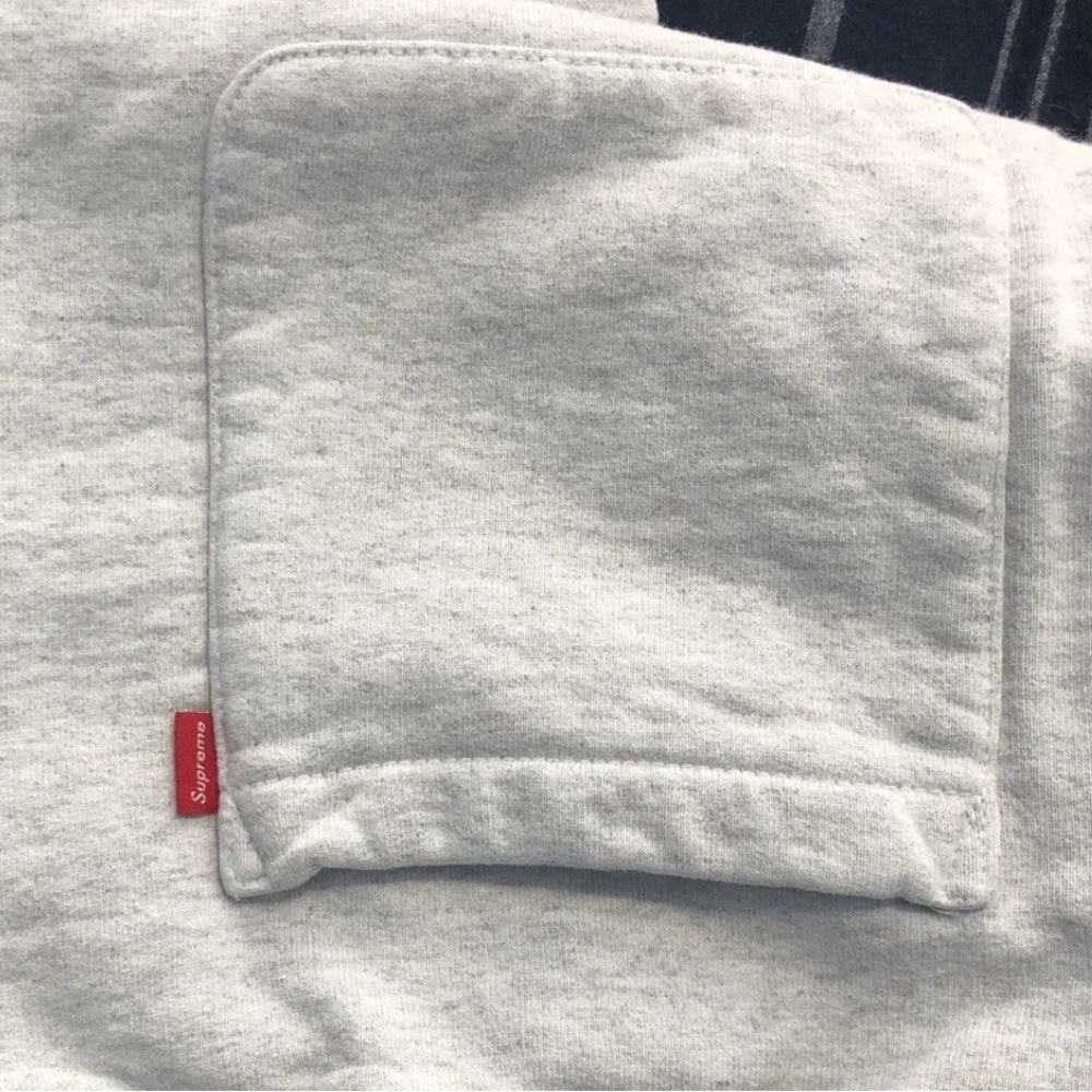 Supreme - Picture 9 of 9